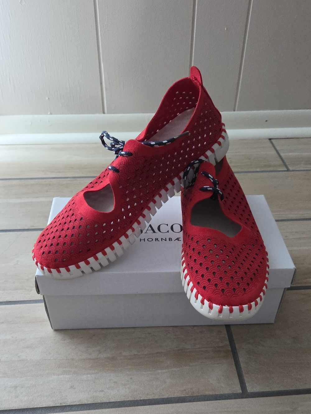 Ilse Jacobsen Red Perforated Casual Slip-On Flats
